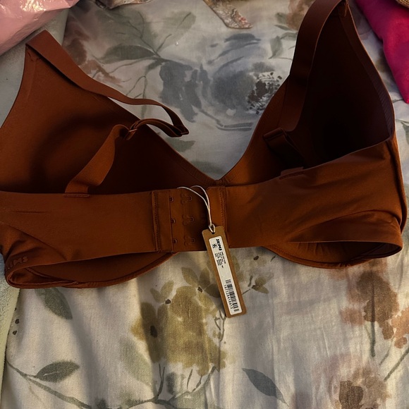SKIMS Rust Seamless Bra - Picture 2 of 3